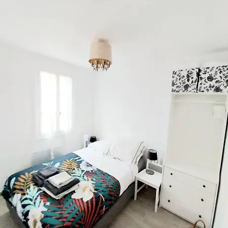 Artists Montpellier-place De La Comedie Apartment